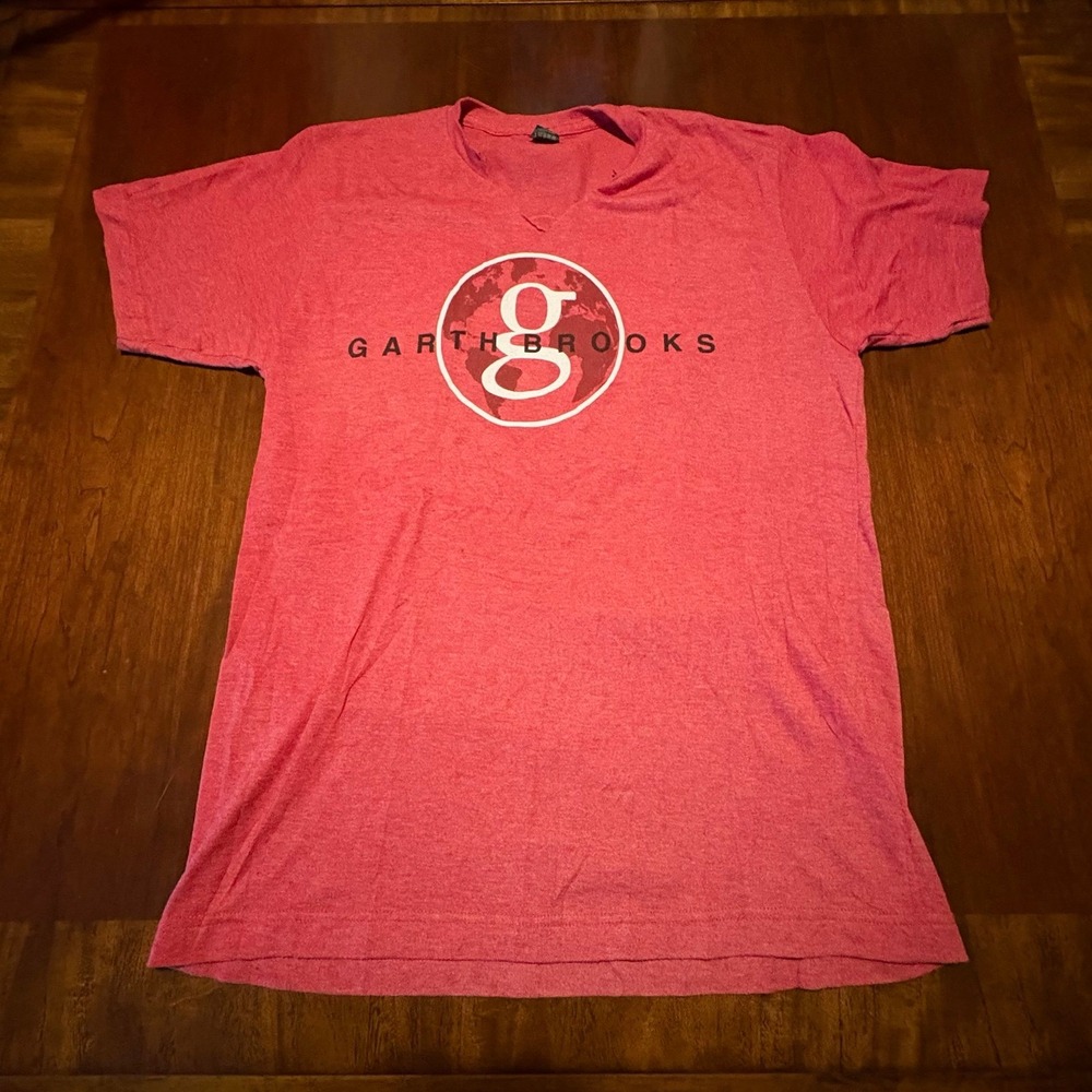 Garth Brooks World Tour 2014-2017 Red V-Neck T-Shirt Medium Tultex Country Music